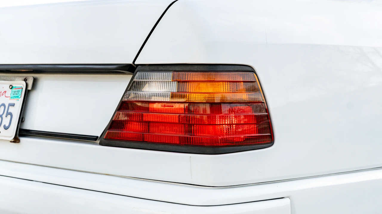 1990 Mercedes-Benz W124 E-Class - Image 20 of 31