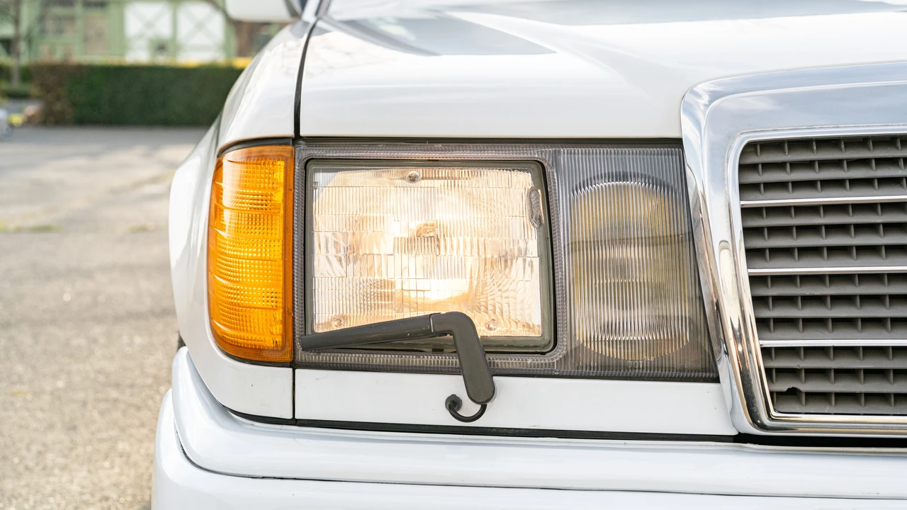 1990 Mercedes-Benz W124 E-Class - Image 10 of 31