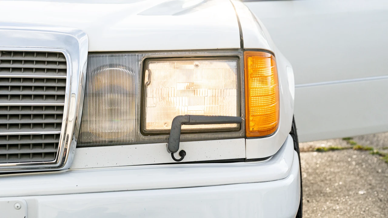 1990 Mercedes-Benz W124 E-Class - Image 11 of 31