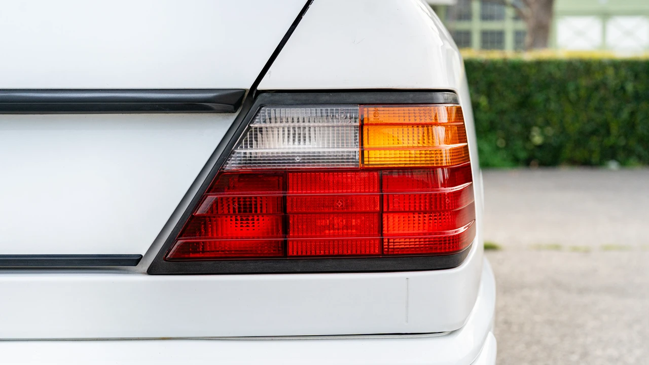 1990 Mercedes-Benz W124 E-Class - Image 19 of 31