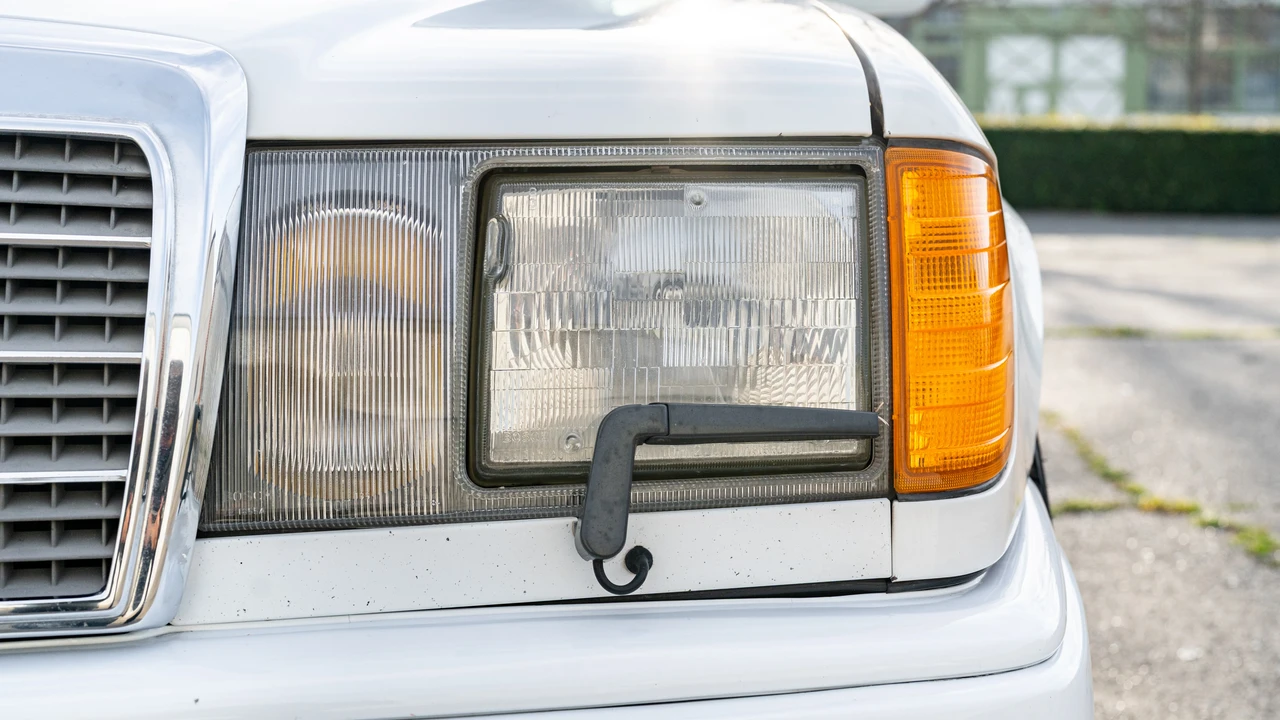 1990 Mercedes-Benz W124 E-Class - Image 14 of 31