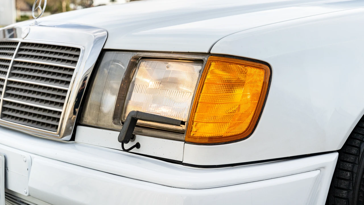 1990 Mercedes-Benz W124 E-Class - Image 15 of 31