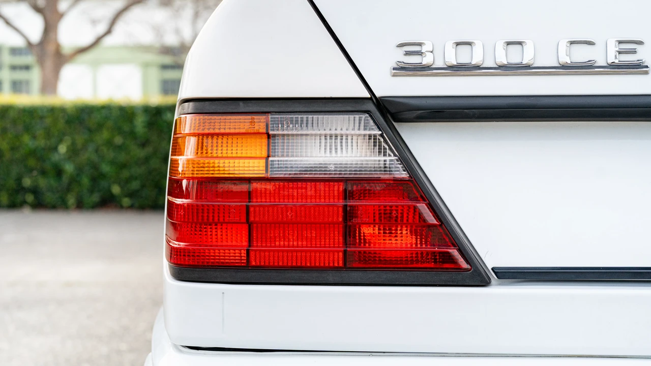 1990 Mercedes-Benz W124 E-Class - Image 18 of 31