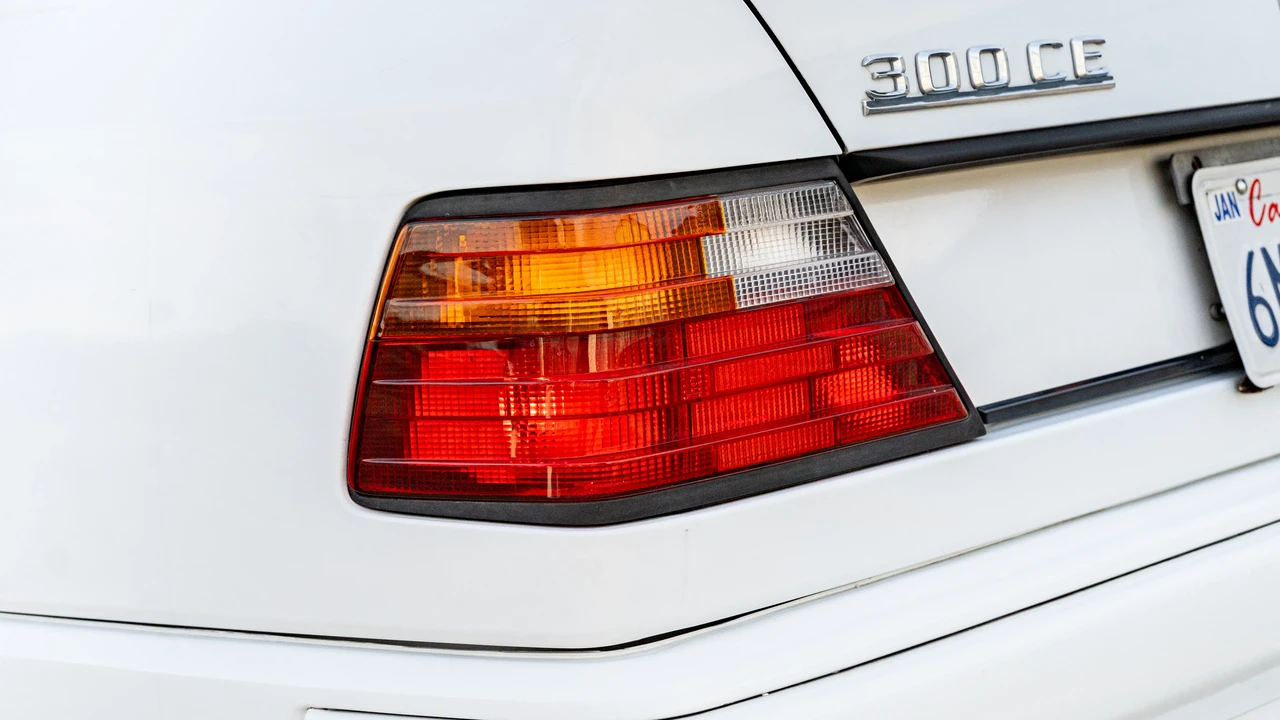 1990 Mercedes-Benz W124 E-Class - Image 21 of 31
