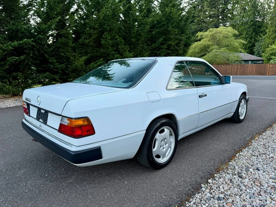 1990 Mercedes-Benz W124 E-Class - Image 18 of 24