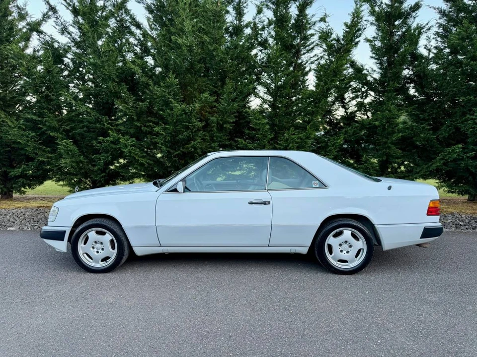 1990 Mercedes-Benz W124 E-Class - Image 3 of 24