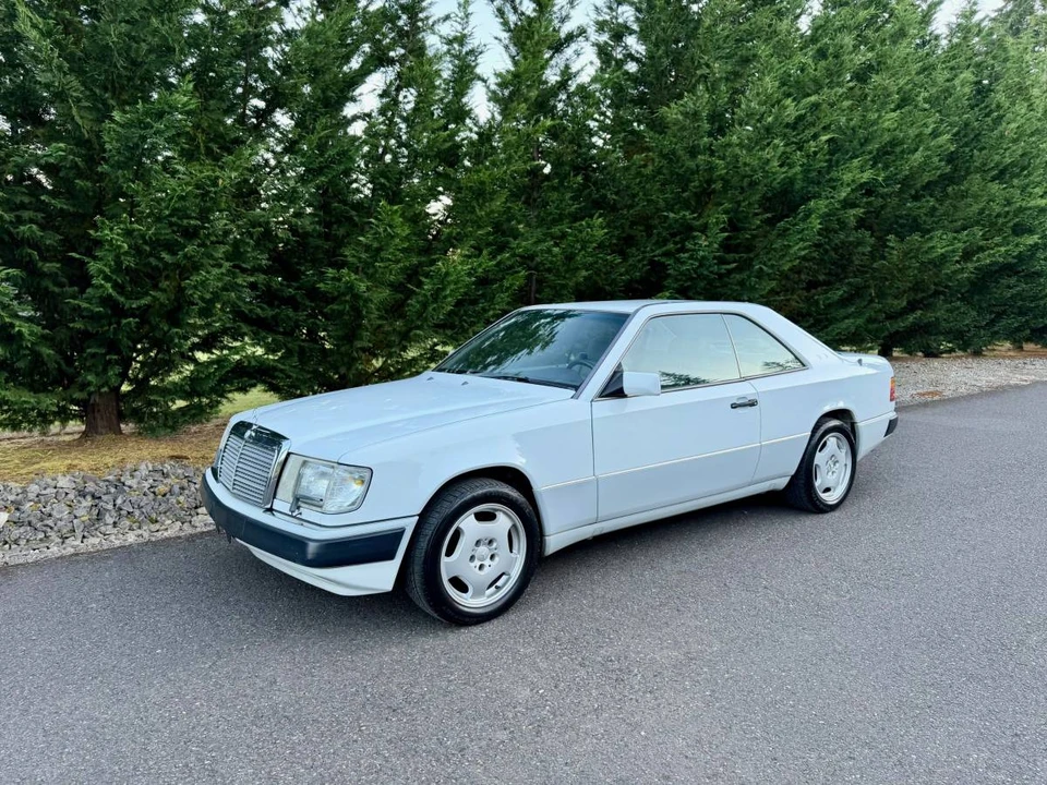 1990 Mercedes-Benz W124 E-Class - Image 2 of 24