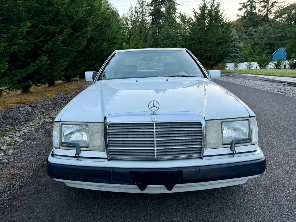 1990 Mercedes-Benz W124 E-Class - Image 7 of 24