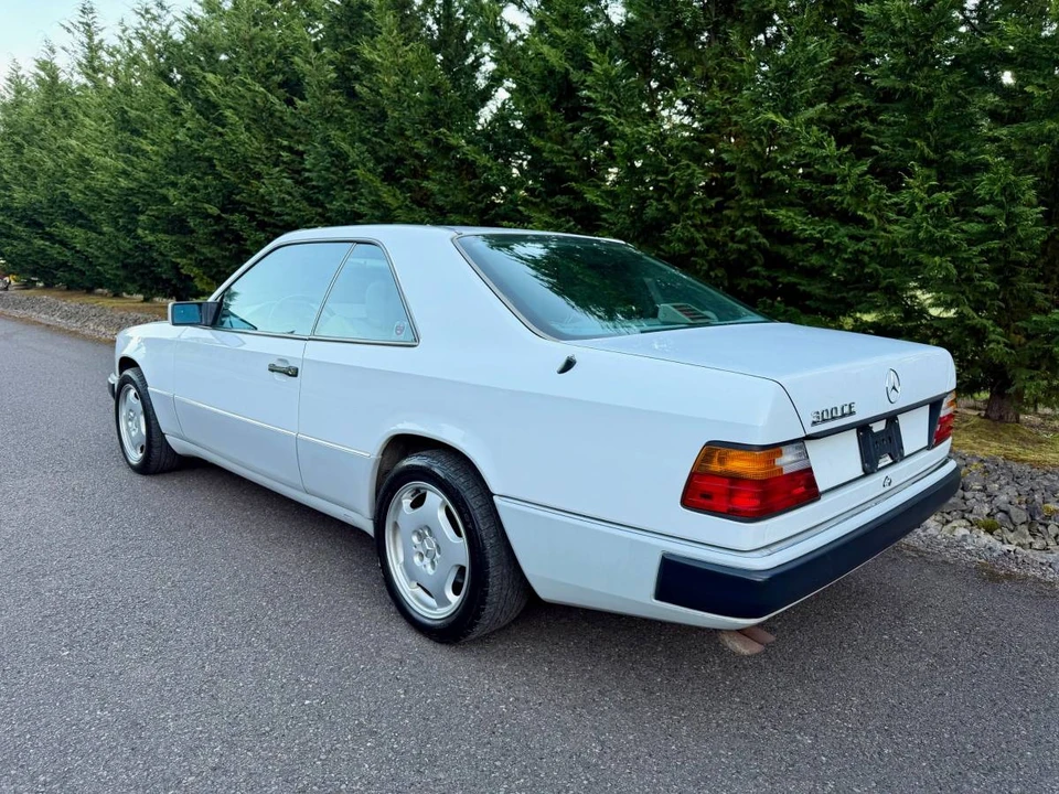 1990 Mercedes-Benz W124 E-Class - Image 4 of 24
