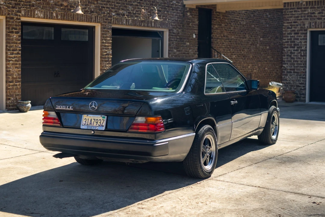1990 Mercedes-Benz W124 E-Class - Image 11 of 31