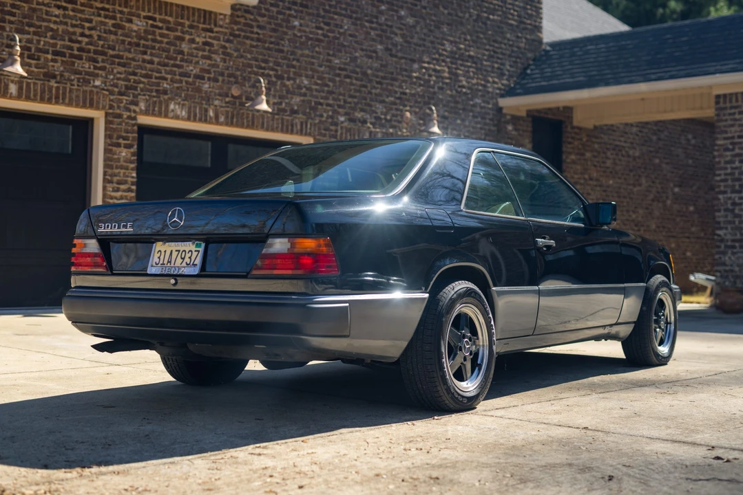 1990 Mercedes-Benz W124 E-Class - Image 12 of 31