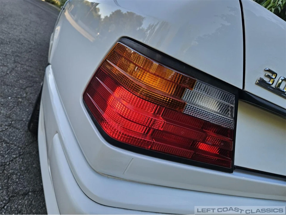 1990 Mercedes-Benz W124 E-Class - Image 18 of 31