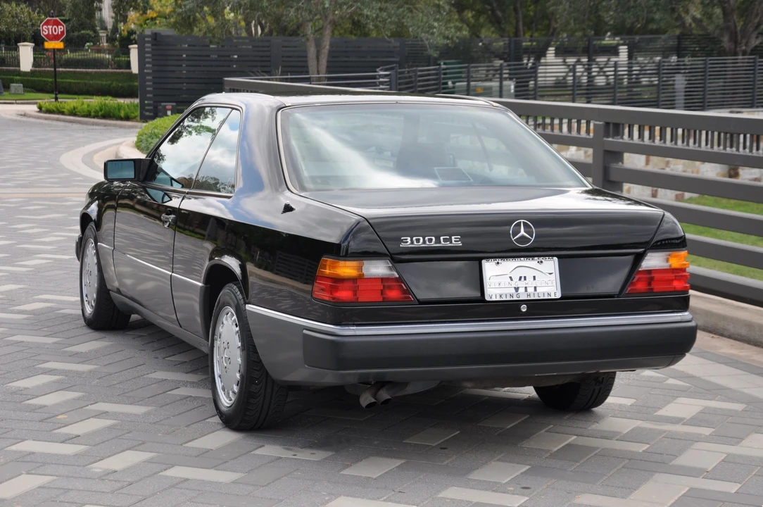 1990 Mercedes-Benz W124 E-Class - Image 10 of 31