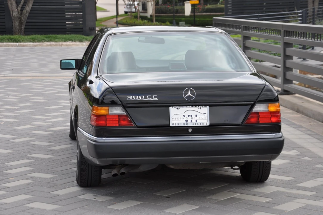 1990 Mercedes-Benz W124 E-Class - Image 11 of 31