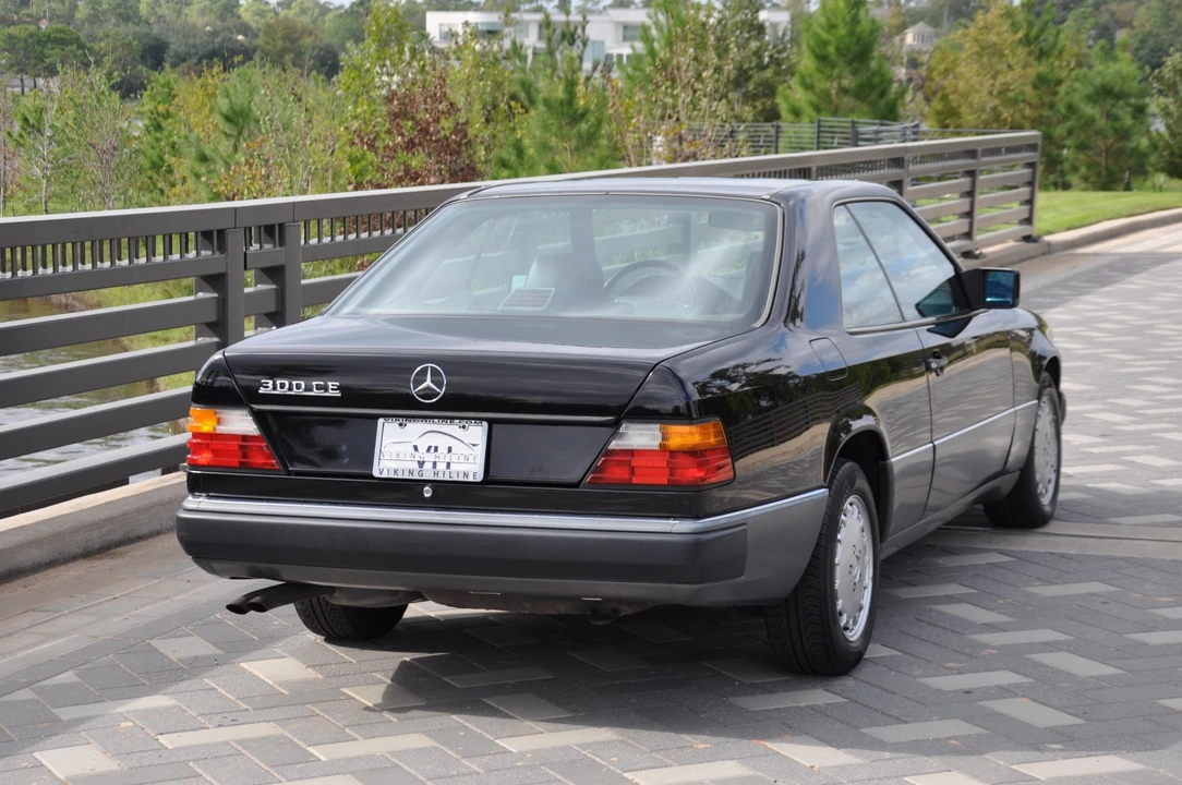 1990 Mercedes-Benz W124 E-Class - Image 13 of 31