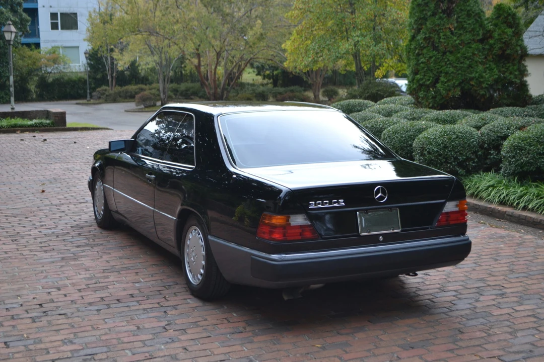1990 Mercedes-Benz W124 E-Class - Image 17 of 31