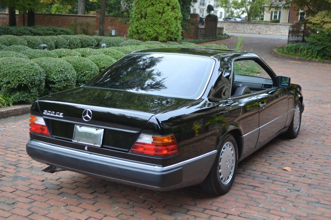1990 Mercedes-Benz W124 E-Class - Image 23 of 31