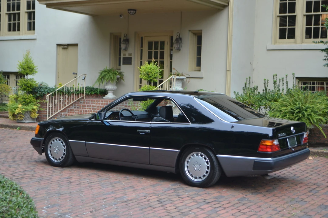 1990 Mercedes-Benz W124 E-Class - Image 12 of 31
