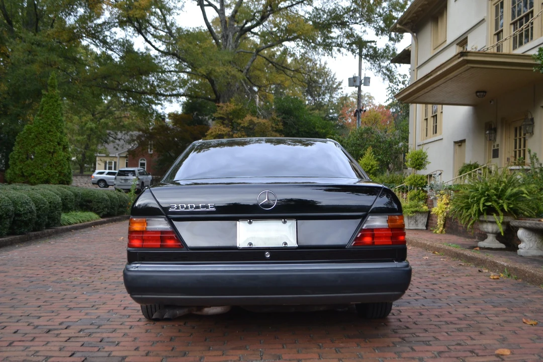 1990 Mercedes-Benz W124 E-Class - Image 19 of 31