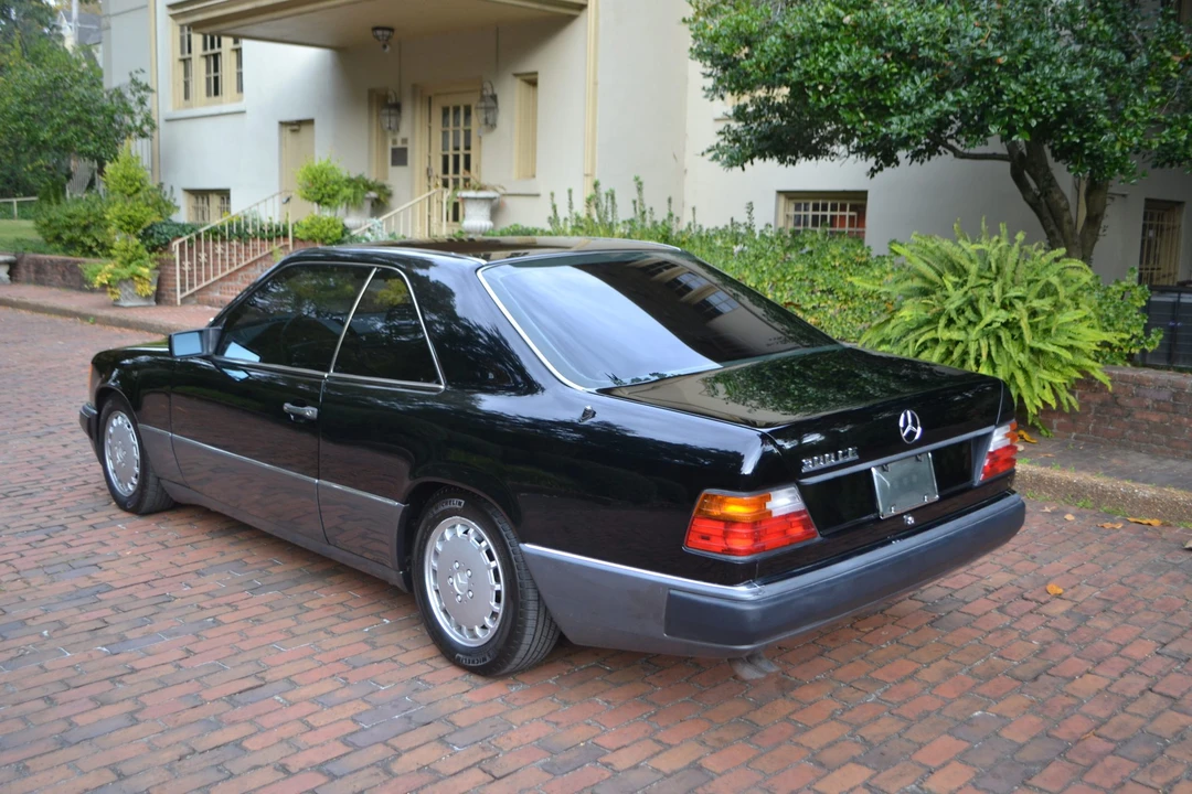 1990 Mercedes-Benz W124 E-Class - Image 14 of 31