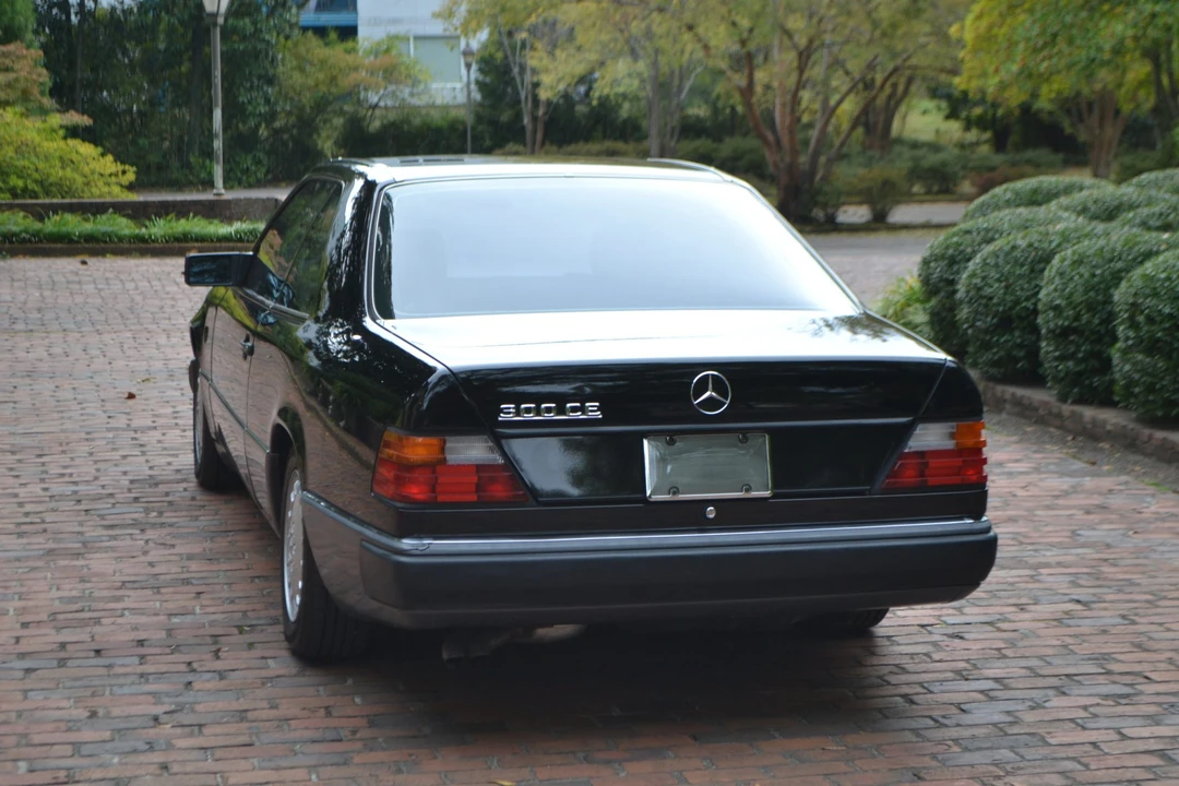 1990 Mercedes-Benz W124 E-Class - Image 16 of 31