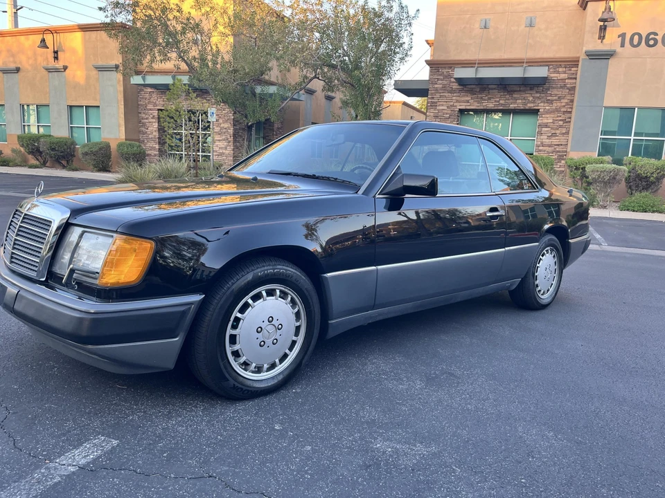 1990 Mercedes-Benz W124 E-Class - Image 2 of 31