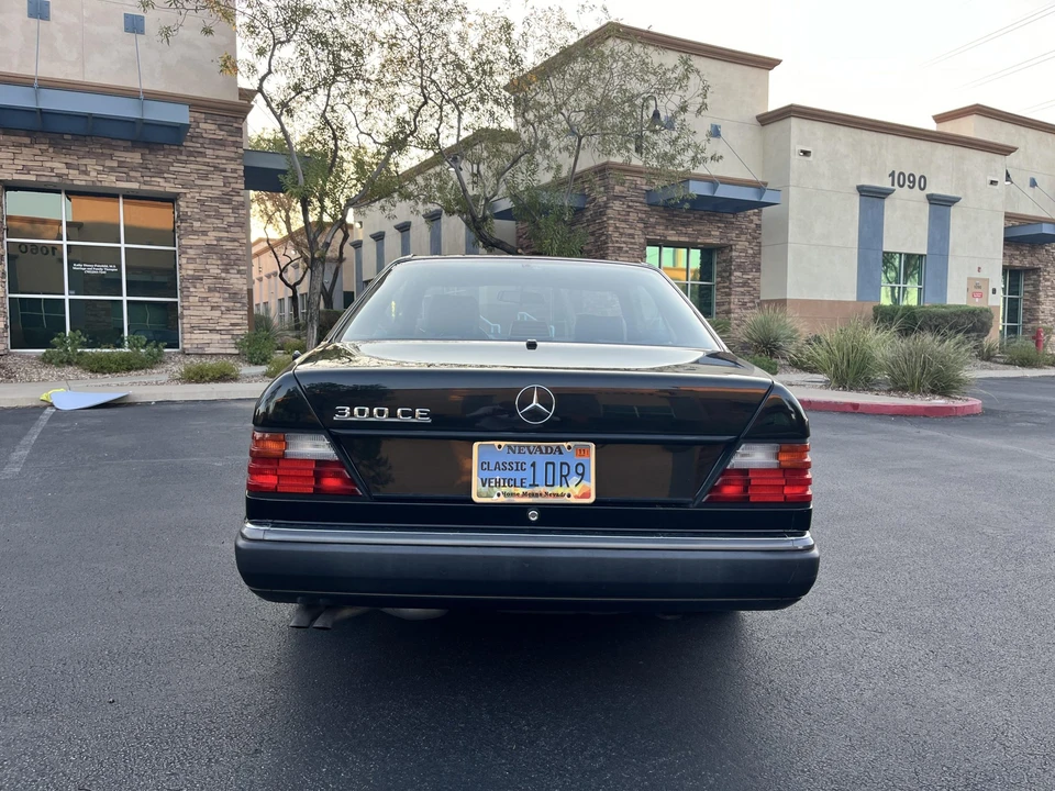 1990 Mercedes-Benz W124 E-Class - Image 13 of 31