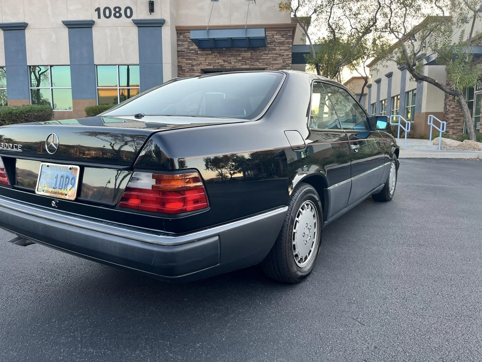 1990 Mercedes-Benz W124 E-Class - Image 12 of 31