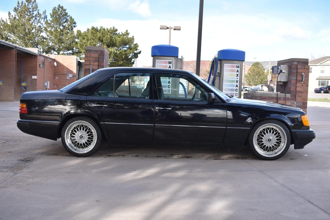 1990 Mercedes-Benz W124 E-Class - Image 6 of 31