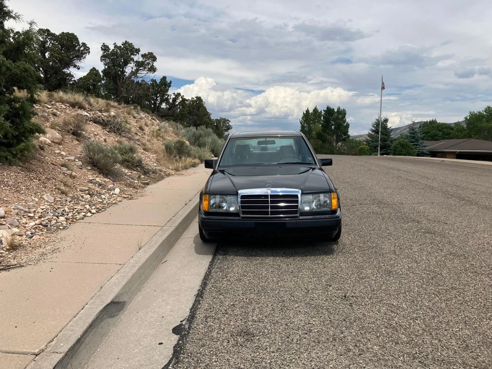 1990 Mercedes-Benz W124 E-Class - Image 9 of 31