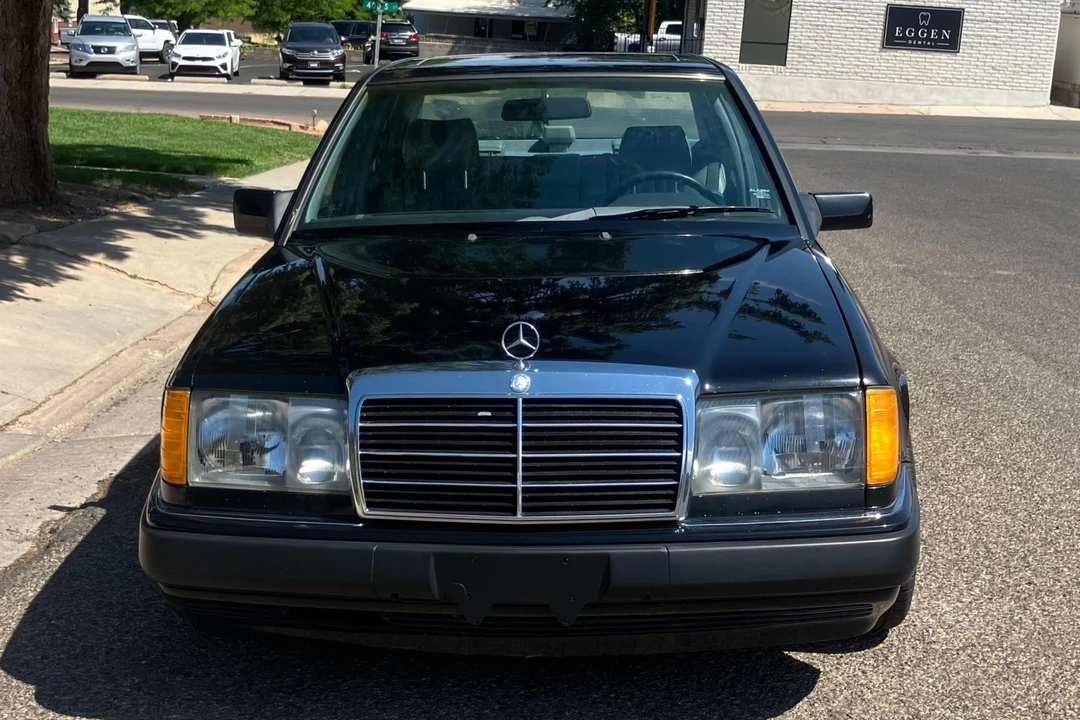 1990 Mercedes-Benz W124 E-Class - Image 2 of 31
