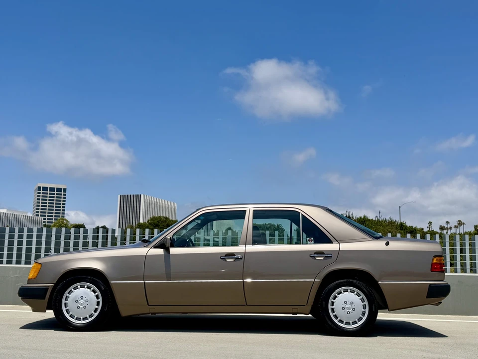 1990 Mercedes-Benz W124 E-Class - Image 21 of 31