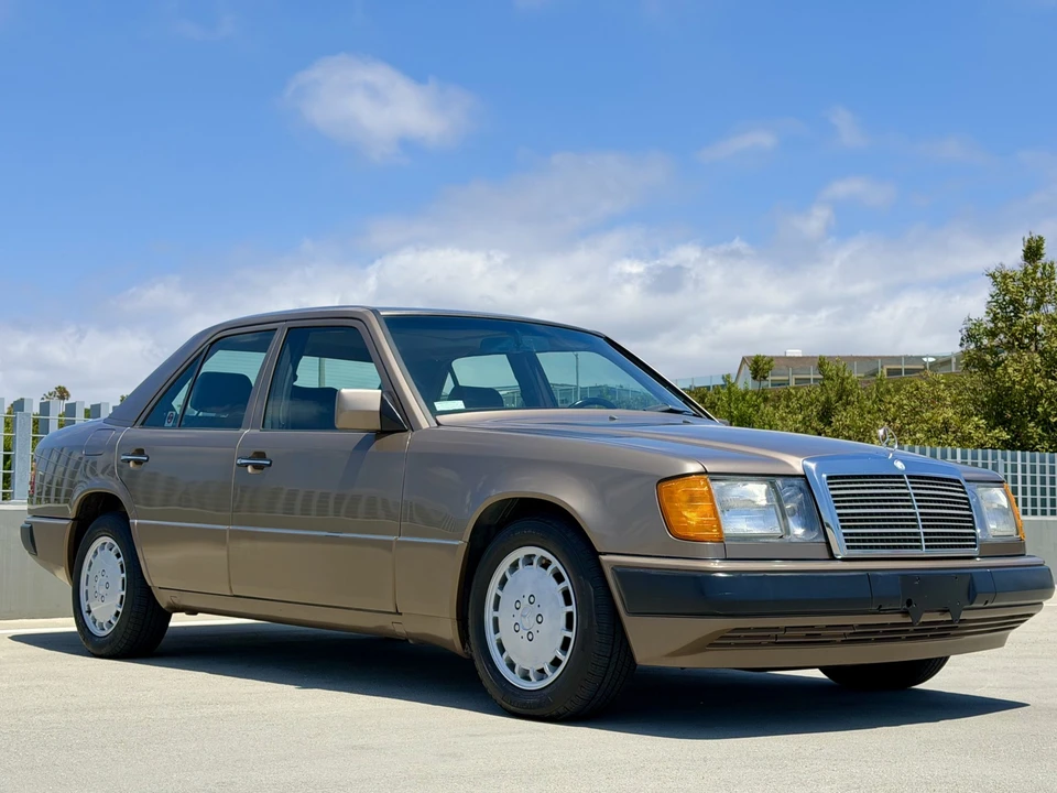 1990 Mercedes-Benz W124 E-Class - Image 11 of 31
