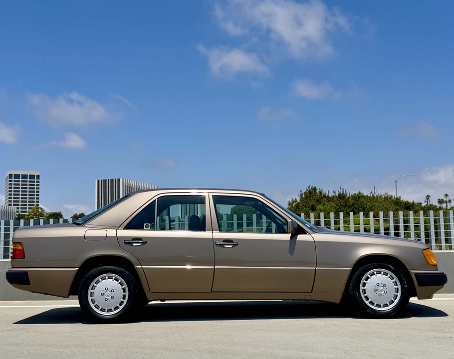 1990 Mercedes-Benz W124 E-Class - Image 12 of 31