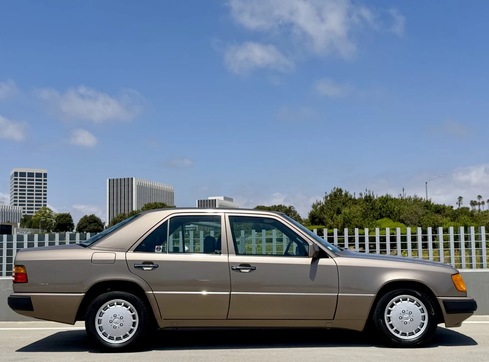 1990 Mercedes-Benz W124 E-Class - Image 14 of 31