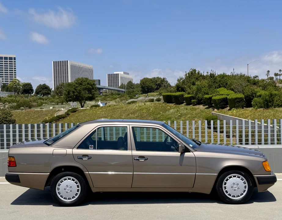 1990 Mercedes-Benz W124 E-Class - Image 13 of 31