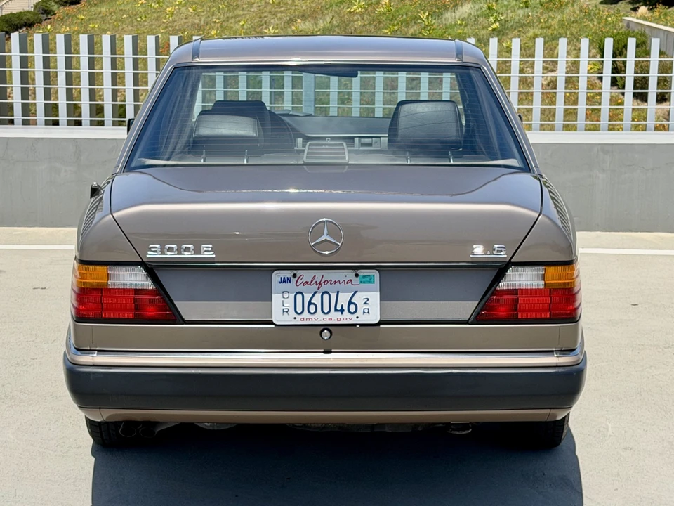 1990 Mercedes-Benz W124 E-Class - Image 17 of 31