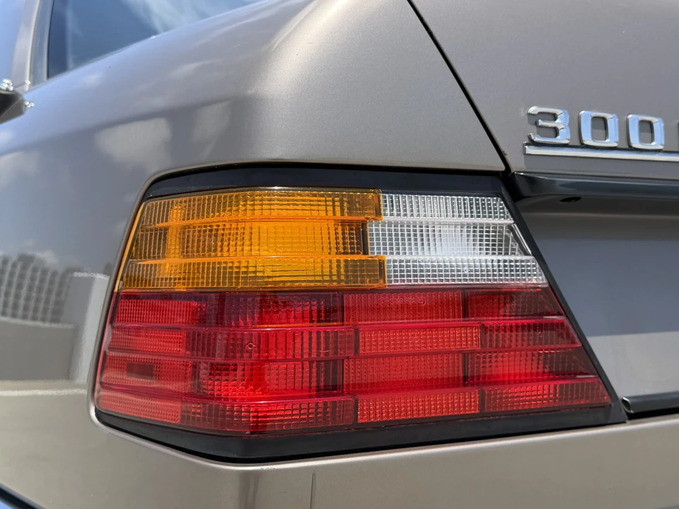 1990 Mercedes-Benz W124 E-Class - Image 31 of 31