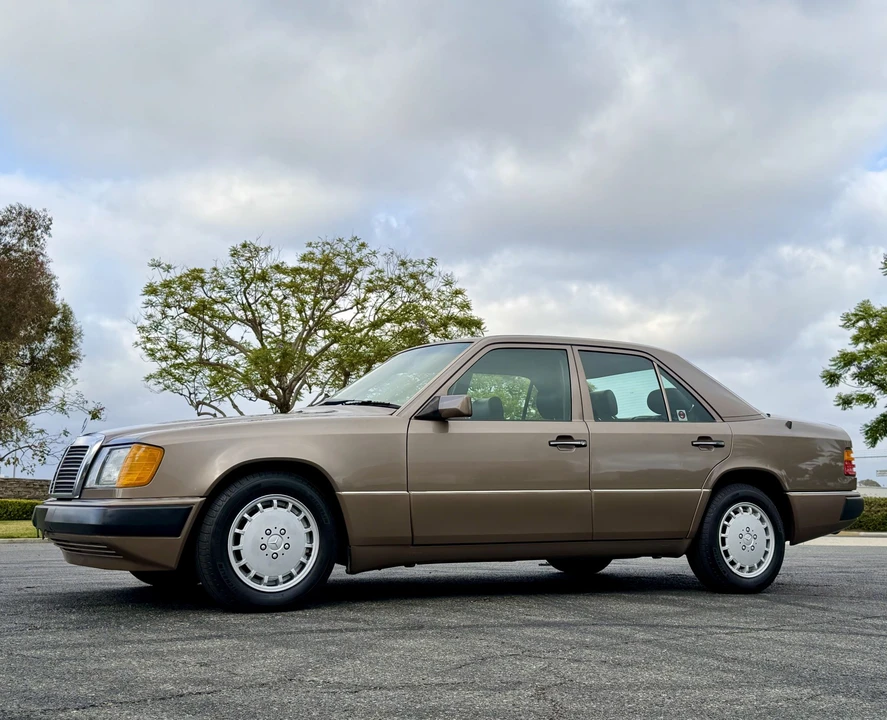 1990 Mercedes-Benz W124 E-Class - Image 2 of 31