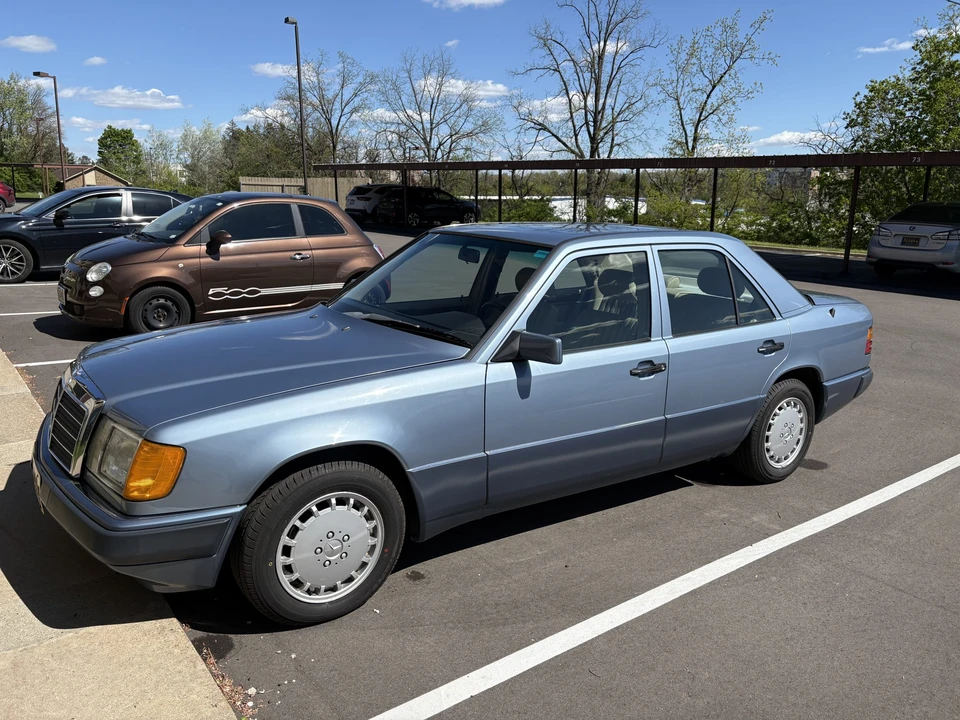 1990 Mercedes-Benz W124 E-Class - Image 2 of 31