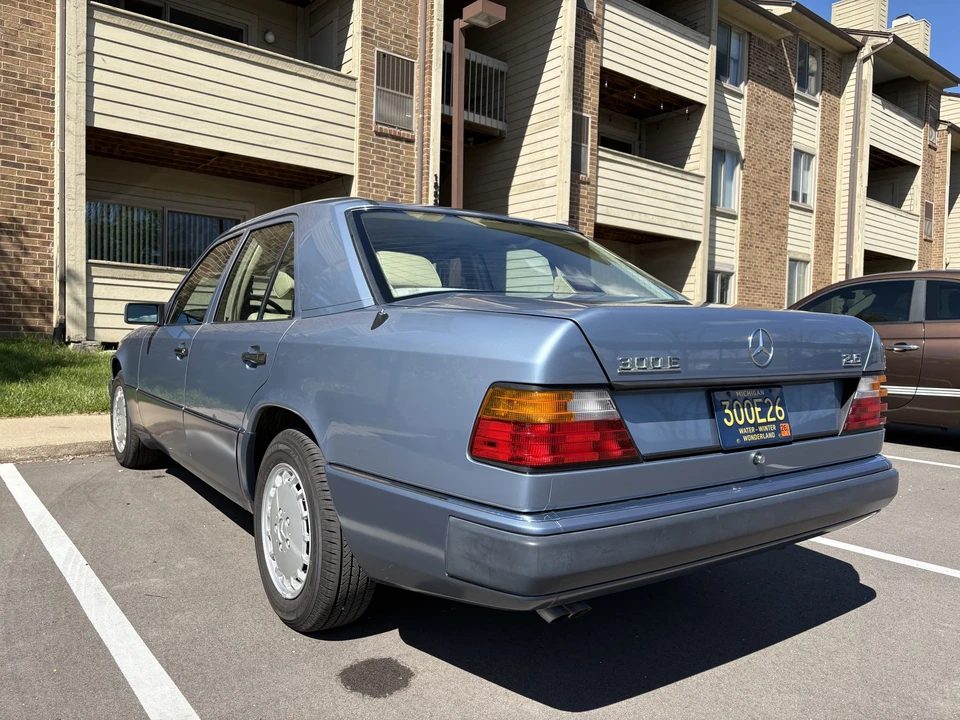 1990 Mercedes-Benz W124 E-Class - Image 9 of 31