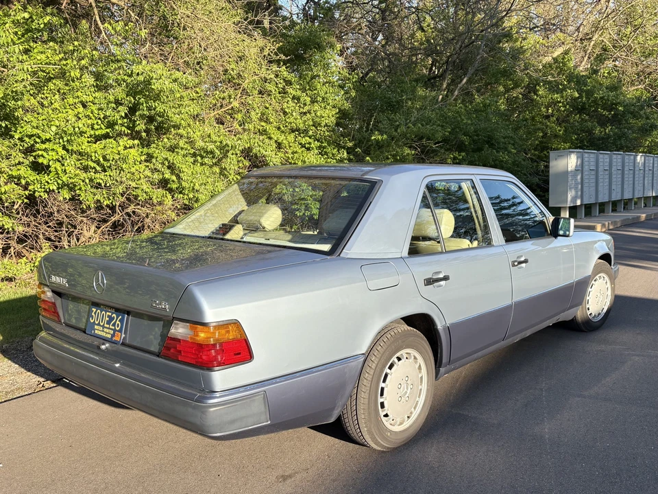 1990 Mercedes-Benz W124 E-Class - Image 7 of 31