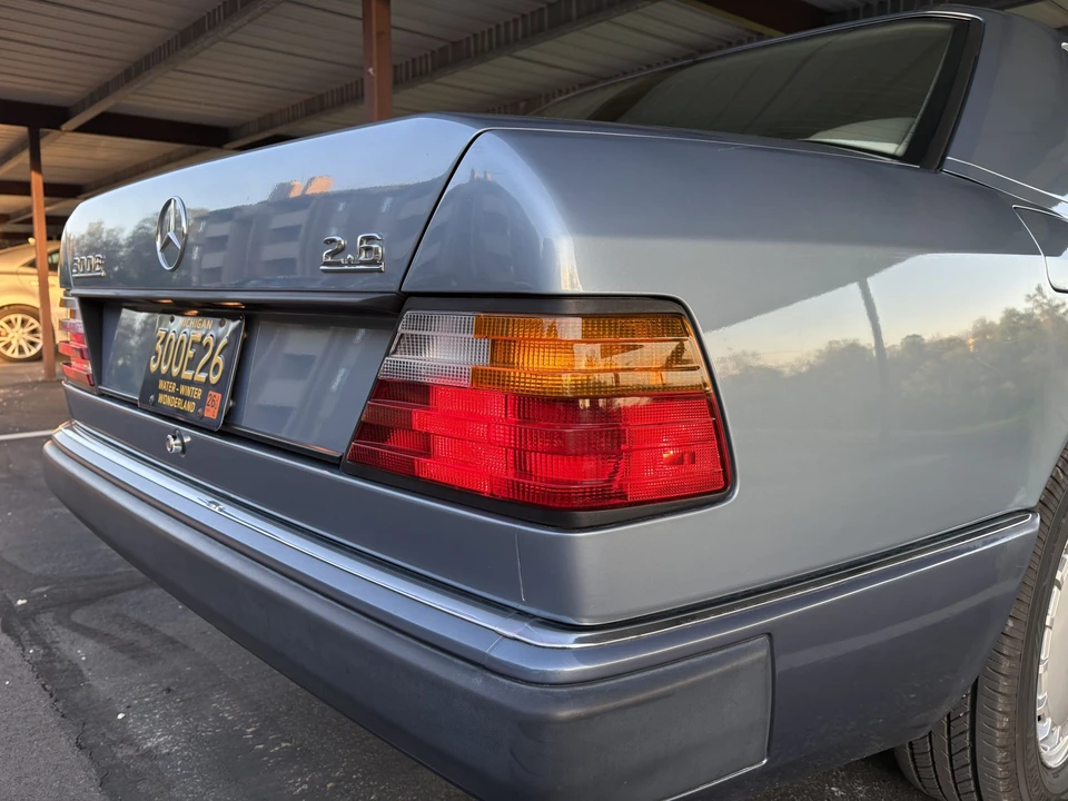 1990 Mercedes-Benz W124 E-Class - Image 13 of 31