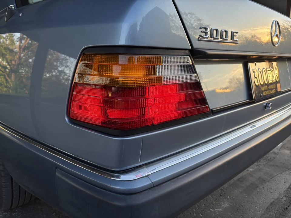 1990 Mercedes-Benz W124 E-Class - Image 12 of 31