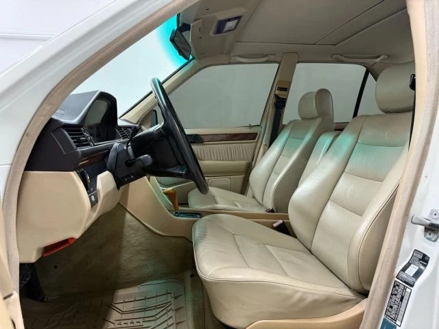 1990 Mercedes-Benz W124 E-Class - Image 16 of 21
