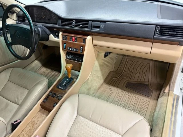 1990 Mercedes-Benz W124 E-Class - Image 17 of 21