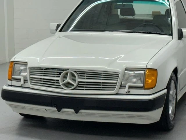 1990 Mercedes-Benz W124 E-Class - Image 11 of 21