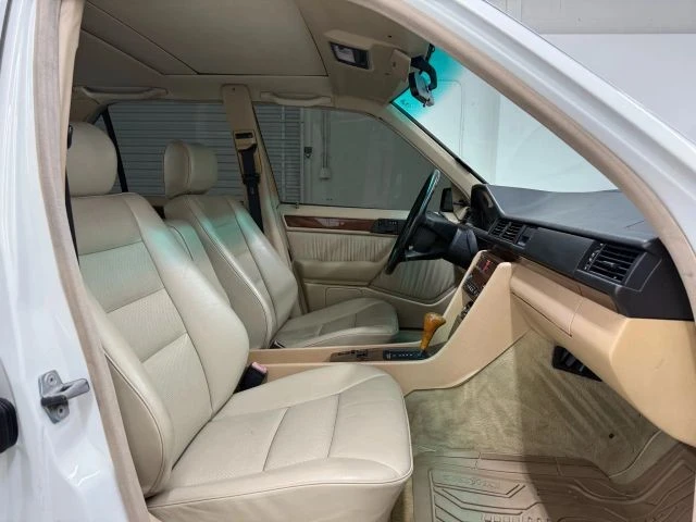 1990 Mercedes-Benz W124 E-Class - Image 18 of 21