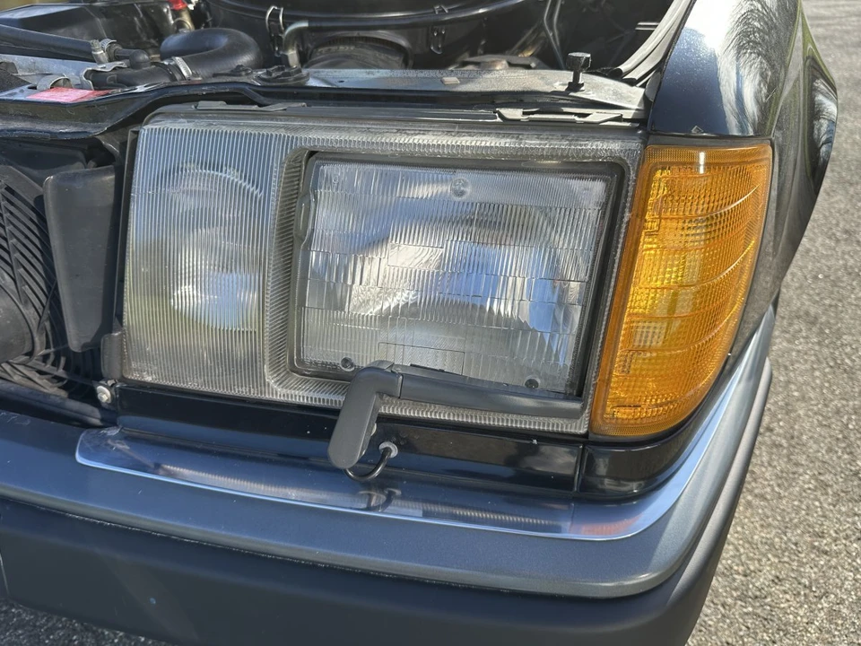 1990 Mercedes-Benz W124 E-Class - Image 13 of 31