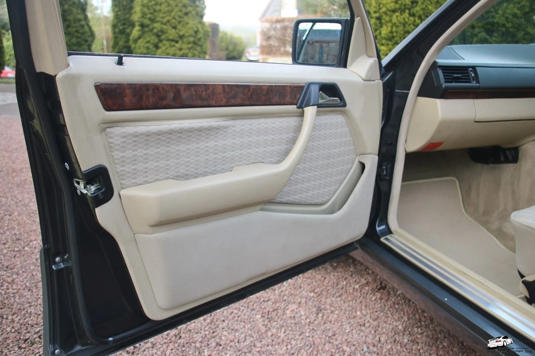 1990 Mercedes-Benz W124 E-Class - Image 22 of 30